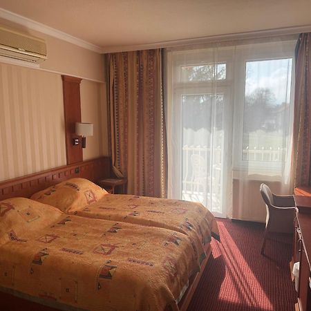 Csipke Hotel Kiskunhalas Eksteriør bilde