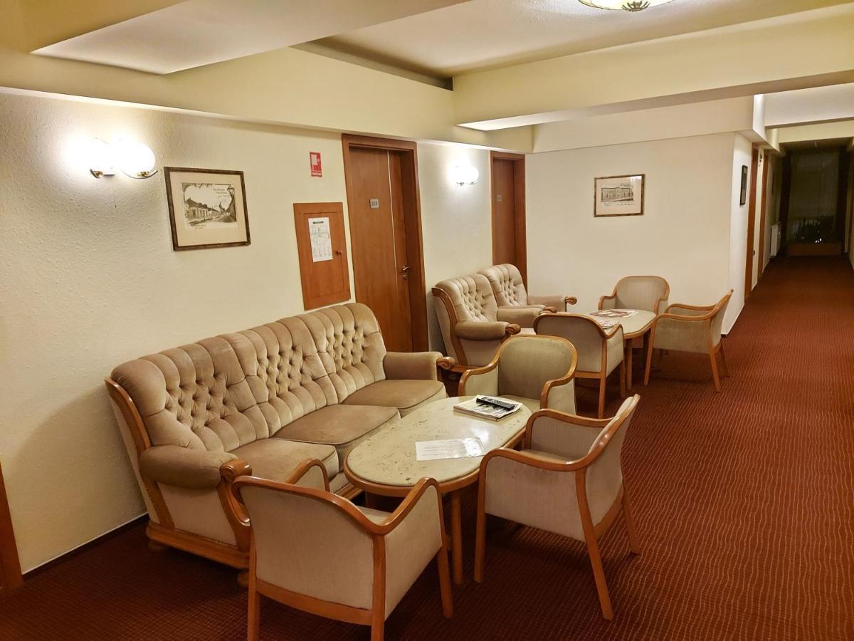 Csipke Hotel Kiskunhalas Eksteriør bilde
