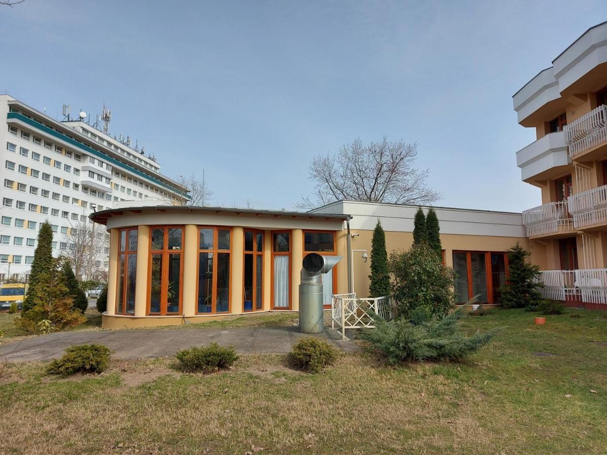 Csipke Hotel Kiskunhalas Eksteriør bilde